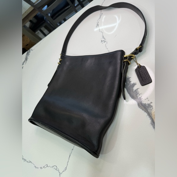 Vintage COACH Equestrian Slim Bucket Bag 9806 Shoulder Old Coach Black Leather - Picture 2 of 7